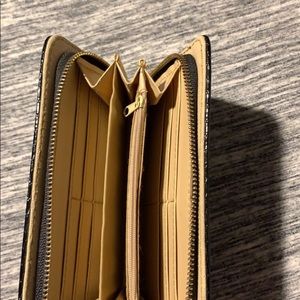 Zip up wallet